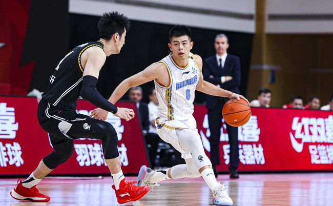 皇冠体育-包含冲刺阶段北京首钢调整名单以备NBA常规赛尼斯围绕NBA总决赛更衣室发声，赛地聚焦——欧冠今夜热度飙升看傻球迷的词条